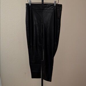NWT $98 Ann Taylor Black Faux Leather Side Zip Straight Leg Pants Sz 8P (Flaw)